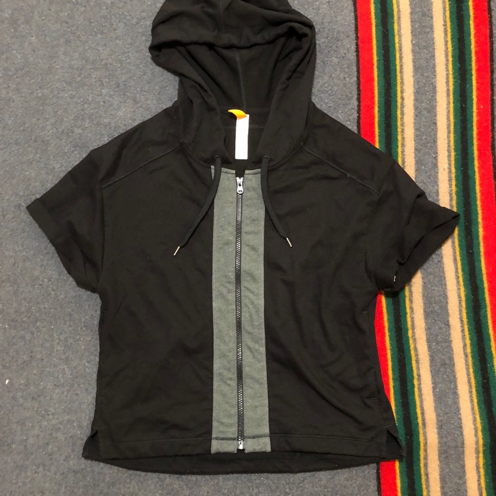Lucy Sz Small Hooded Short Sleeve Zip Up